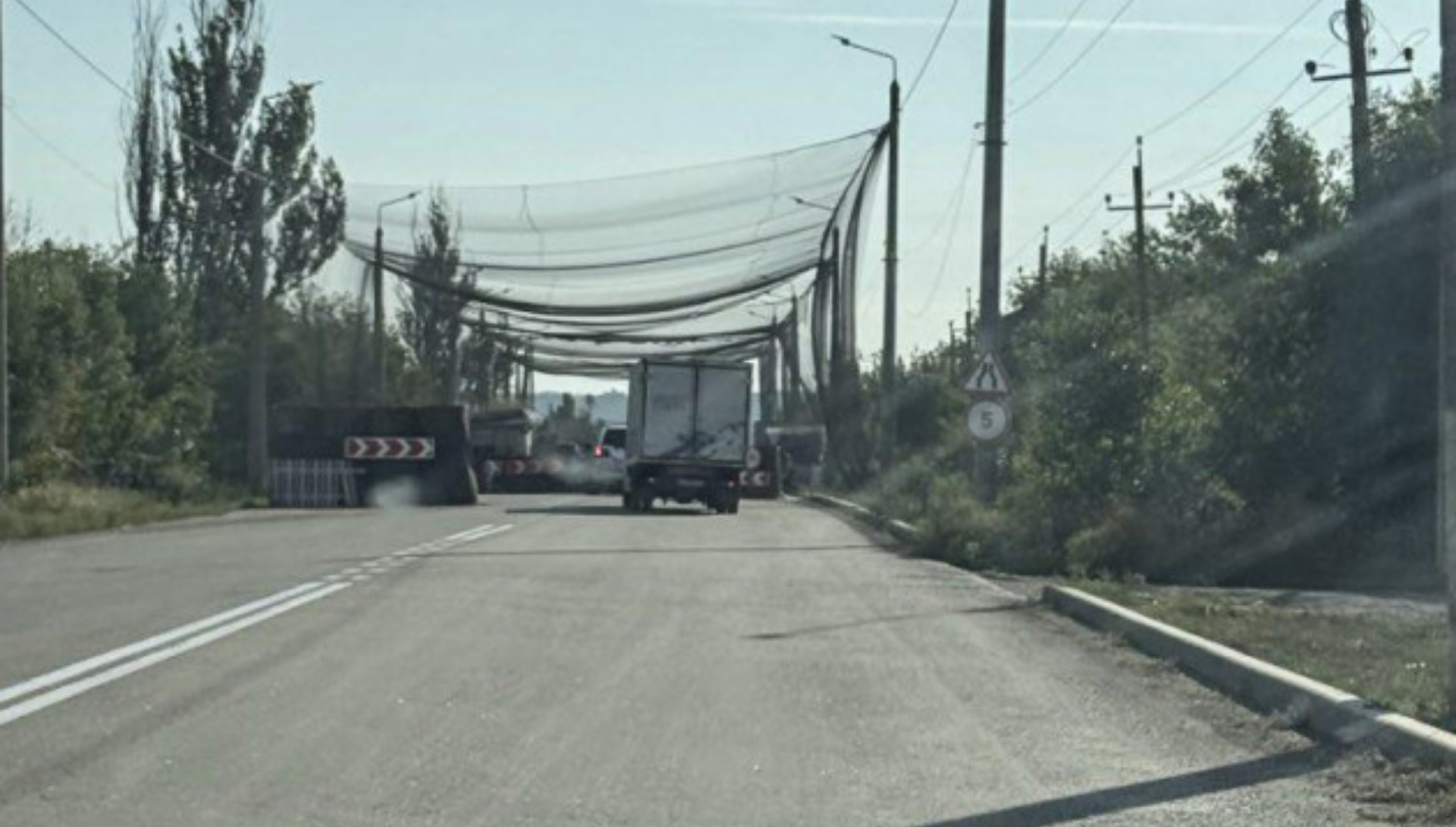 Антидронові тунелі на дорогах Херсонщини: що це та як вплине на логістику